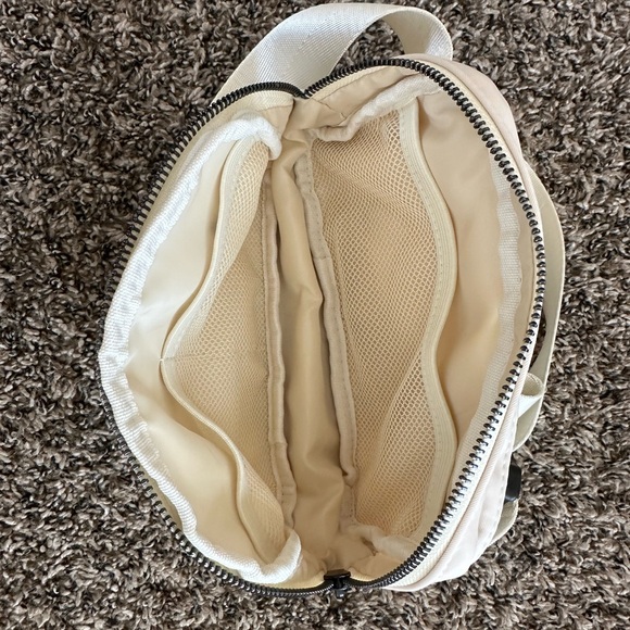 Carry Underwood CALIA Women's Essentials Crossbody Bag - light yellow - Picture 3 of 4